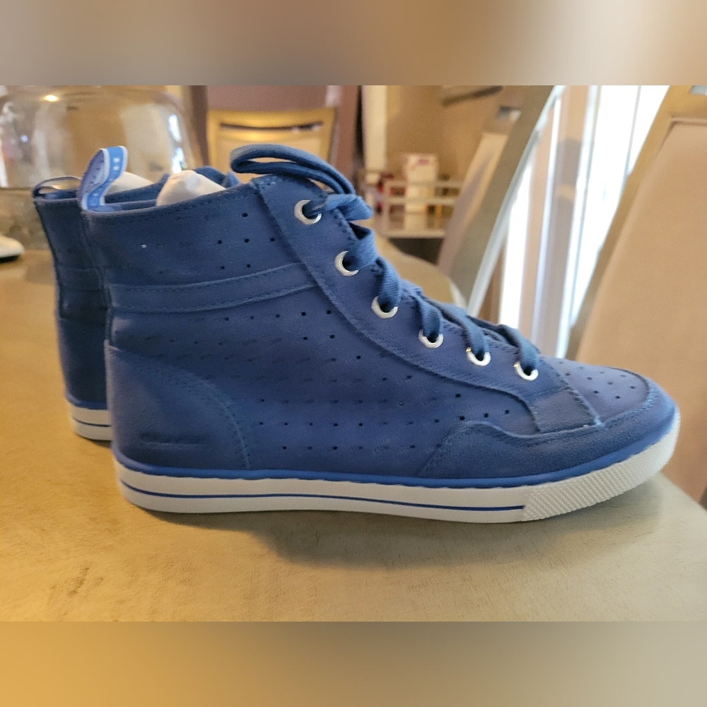 Coach Tennis Size 8 Powder Blue Suede